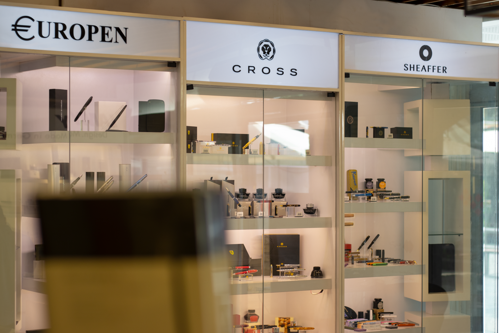 فروشگاه جی پن در مرکز تجاری گلستان